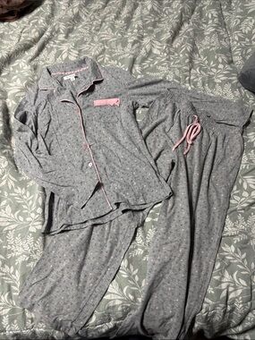 Ellen Tracy Gray Pajama Set with Pink Piping and Drawstring